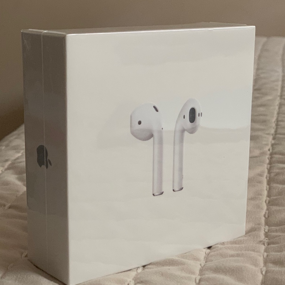 Apple Airpods (2nd Gen) with Charging Case (NEW)
